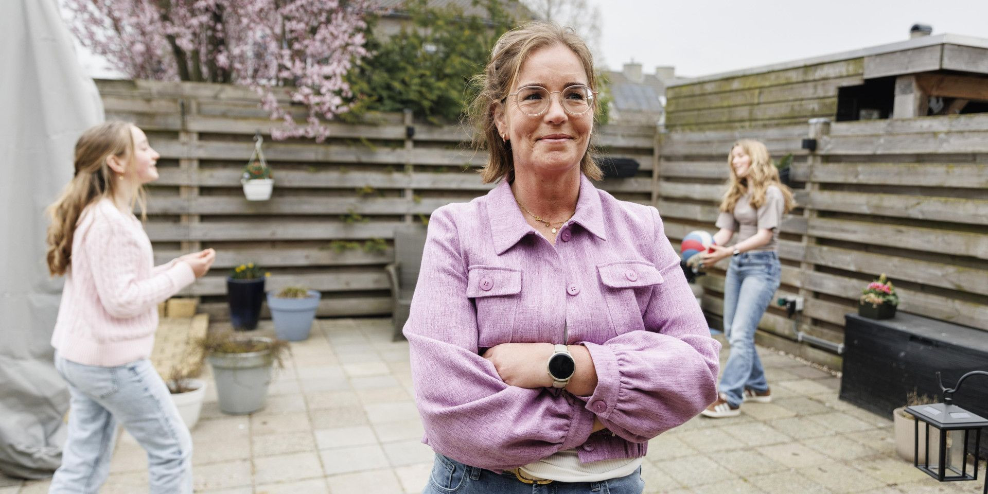 linda with kids playing