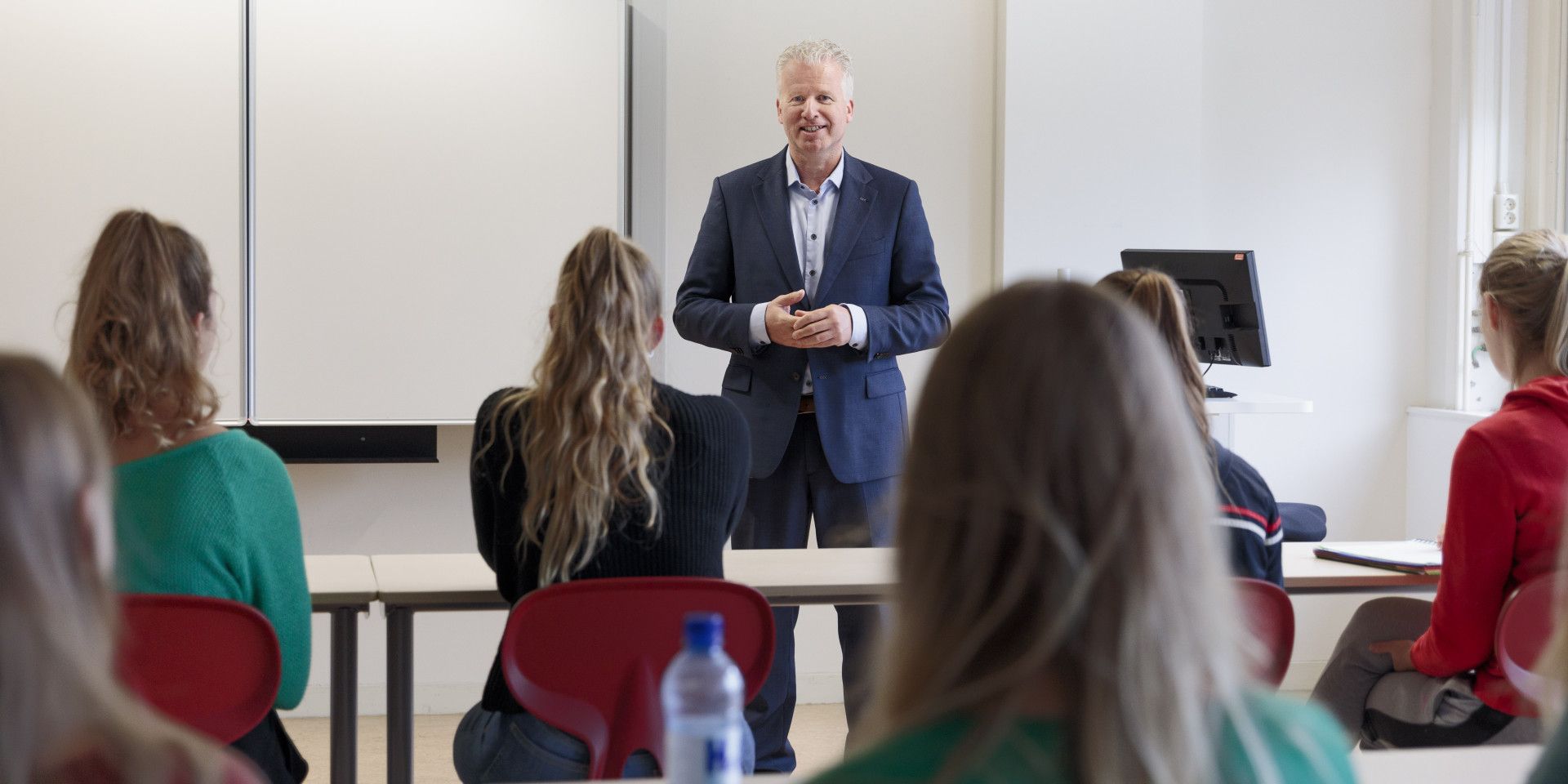 onderzoeker college studenten lezing